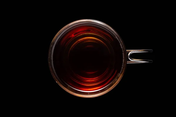 Вид сверху на стакан черного чая — стоковое фото