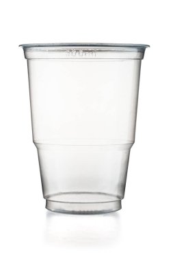 Tek kullanımlık plastik kap beyaz arka plan üzerinde izole
