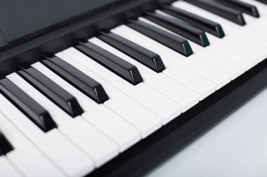 Wodern Synthesizer müzik Studio elektronik klasik siyah ve beyaz piyano tuşları kapat.