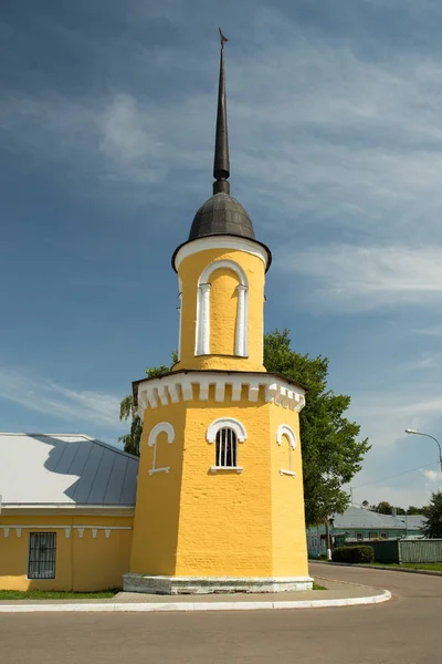 Kolomna Federacja Rosyjska Słoneczny Dzień Lecie Bliska Płot Wieży Kościoła — Zdjęcie stockowe