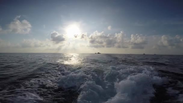 Prachtige Zonsondergang Een Fascinerende Zee Safari Een Reis Langs Eilanden — Stockvideo