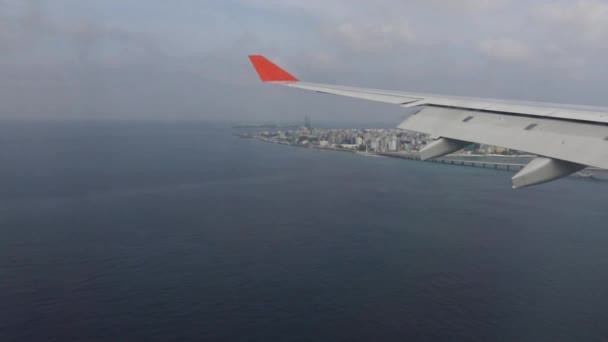 Flug Von Flugzeugen Über Den Malediven Blick Aus Dem Fenster — Stockvideo