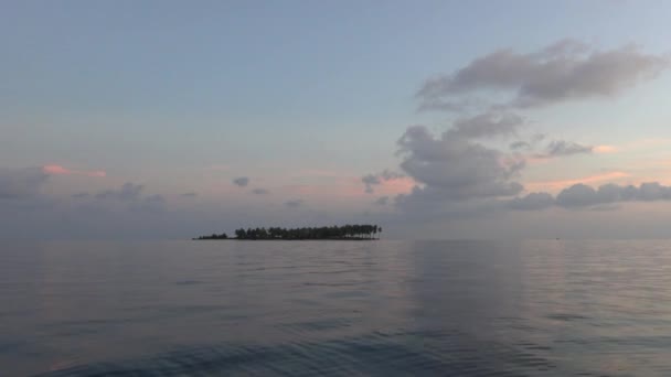 Piękny Zachód Słońca Fascynujące Morze Safari Wycieczka Wzdłuż Wysp Archipelagu — Wideo stockowe