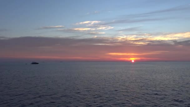 Όμορφο Ηλιοβασίλεμα Μια Συναρπαστική Θάλασσα Σαφάρι Ένα Ταξίδι Κατά Μήκος — Αρχείο Βίντεο
