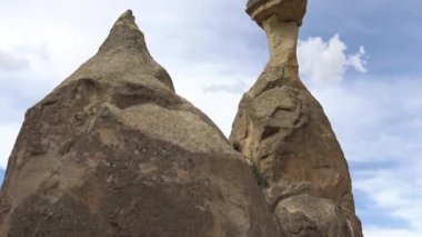 Taş mantarları. Keşişler Vadisi. Kapadokya'ya seyahat. Türkiye.