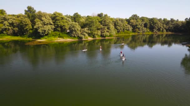 Sup Borde Üzerinde Akar — Stok video