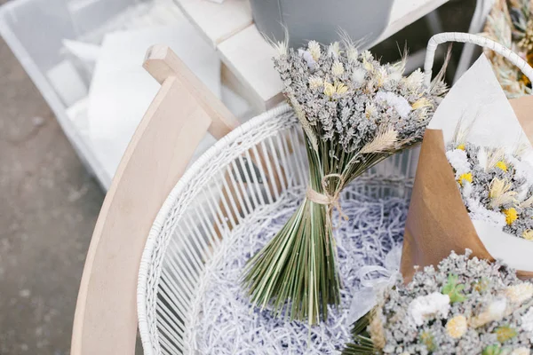 Getrocknete Lavendelsträuße Korb Blumenladen — Stockfoto