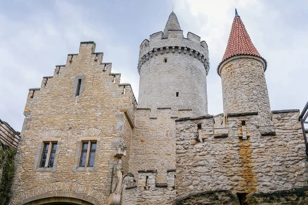 Μεσαιωνικό Κάστρο Kokorin Πέτρινο Πύργο Ένα Ψηλό Λόφο Kokorin Τσεχική — Φωτογραφία Αρχείου