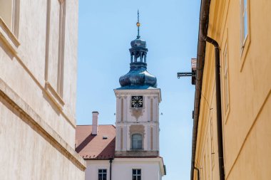 İlk Barok tarihi binası Cizvit Koleji ve Kutna Hora 'daki Giant Metal Balosu, GASK Orta Bohem Bölgesi Galerisi, Çek Cumhuriyeti, 8 Ağustos 2020