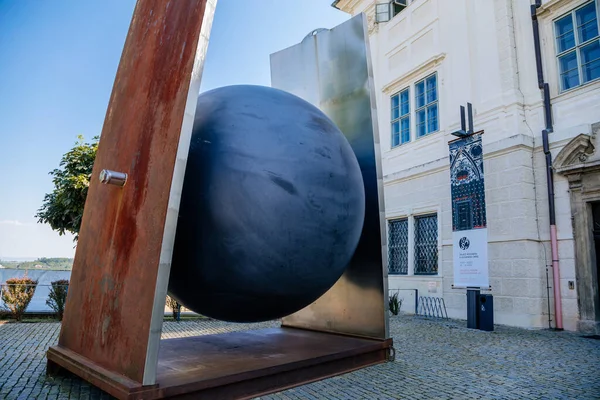 Edificio Histórico Barroco Temprano Colegio Jesuita Bola Metal Gigante Kutna — Foto de Stock