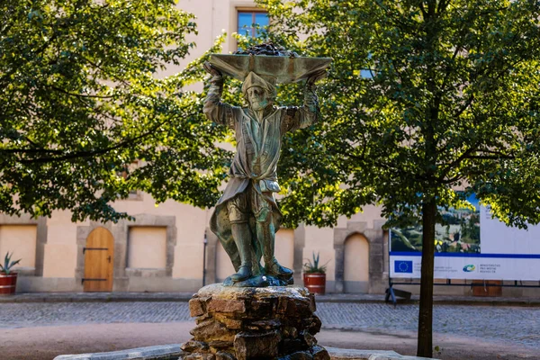 Bronzen Fonteinbeeld Van Een Mijnwerker Aan Het Italiaanse Hof Kutna — Stockfoto