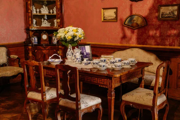 Interior Castelo Sala Com Mesa Cadeiras Conjunto Chá Porcelana Milotice — Fotografia de Stock