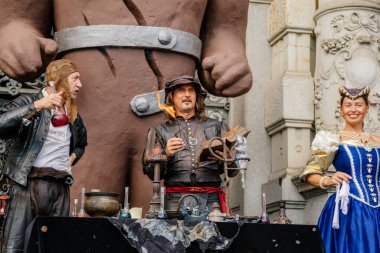 Simyacı büyücü laboratuvarı. Liberec Fuarı Neo-Rönesans Belediye Binası, Liberec, Kuzey Bohemya, Çek Cumhuriyeti, 16 Ağustos 2020. 