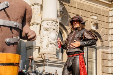 Simyacı büyücü laboratuvarı. Liberec Fuarı Neo-Rönesans Belediye Binası, Liberec, Kuzey Bohemya, Çek Cumhuriyeti, 16 Ağustos 2020. 