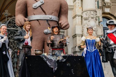 Simyacı büyücü laboratuvarı. Liberec Fuarı Neo-Rönesans Belediye Binası, Liberec, Kuzey Bohemya, Çek Cumhuriyeti, 16 Ağustos 2020. 