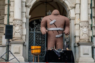 Simyacı büyücü laboratuvarı. Liberec Fuarı Neo-Rönesans Belediye Binası, Liberec, Kuzey Bohemya, Çek Cumhuriyeti, 16 Ağustos 2020. 