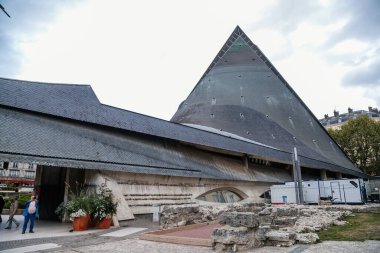 Antik pazar meydanı Rouen, Normandiya, Fransa 'nın merkezindeki Aziz Joan Kilisesi, 25 Eylül 2019