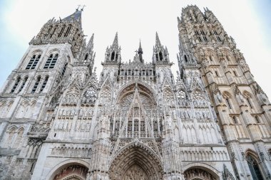 Gotik Kilisenin cephesi Notre Dame de Rouen Katedrali, Rouen, Normandiya, Fransa, 25 Eylül 2019