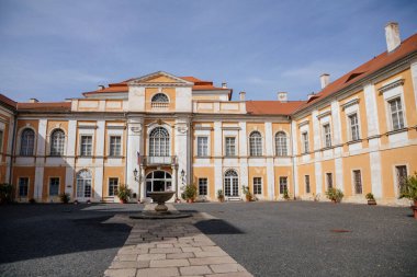 Duchcov Şatosu, klasik tarzda şato, Kuzey Bohemya, Çek Cumhuriyeti, 19 Eylül 2020