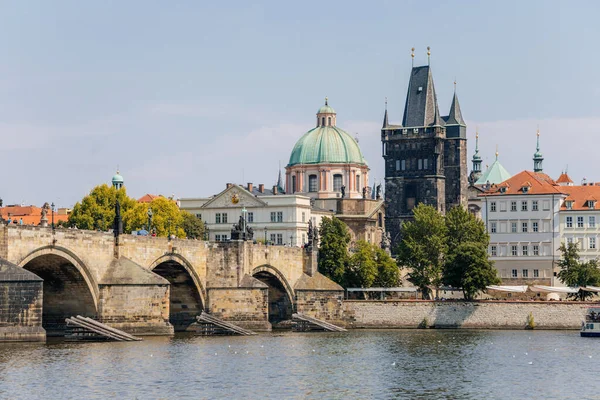 Карлов Мост Через Реку Влтаву Старой Городской Башней Прага Чехия — стоковое фото