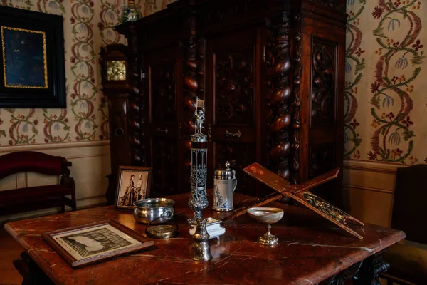 城堡内部 有文艺复兴时期家具的房间 2020年9月19日 捷克共和国杜奇科夫城堡 — 图库照片