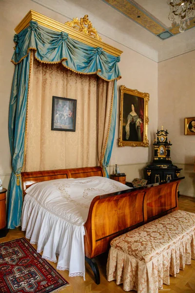 Κάστρο Εσωτερικό Υπνοδωμάτιο Μπλε Κρεβάτι Ουρανό Castle Duchcov Τσεχία Σεπτεμβρίου — Φωτογραφία Αρχείου