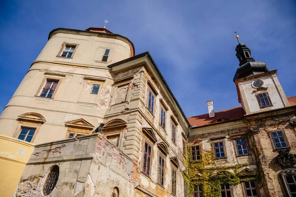 Antiguo Castillo Barroco Jezeri Lenta Reconstrucción Bohemia Del Norte República —  Fotos de Stock