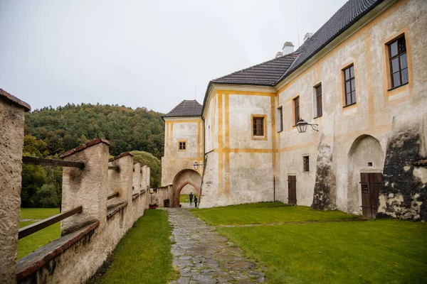 Ιστορικό Χριστιανικό Μοναστήρι Golden Crown Zlata Koruna Νότια Βοημία Τσεχική — Φωτογραφία Αρχείου