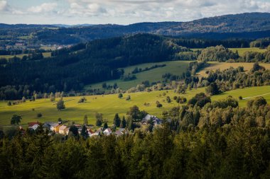 Treetop Walkway, Lipno nad Vltavou, Güney Bohemya, Çek Cumhuriyeti 'nden Sumana Milli Parkı (Kramolin ve Slupecny Vrch) Panoraması, 27 Eylül 2020