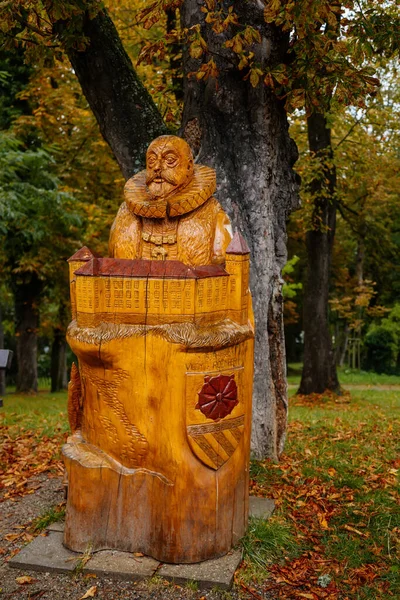 Estátua Madeira Esculpida Vilem Rozmberk Perto Castelo Vimperk Winterberg Parque — Fotografia de Stock