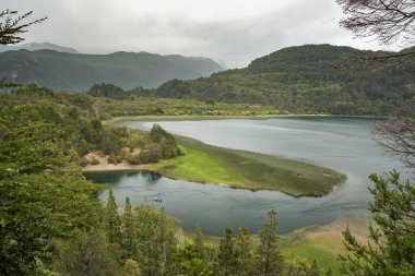 Lago Verde görünümü-Los Alerces Milli Parkı 'ndaki en küçük ve güzel göl