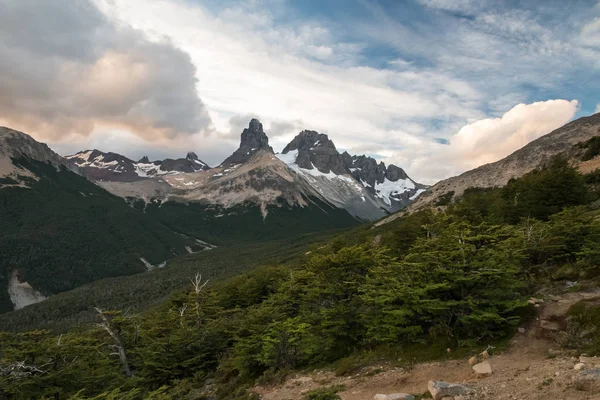 Glaciär Dal Leder Till Berget Cerro Palo — Stockfoto
