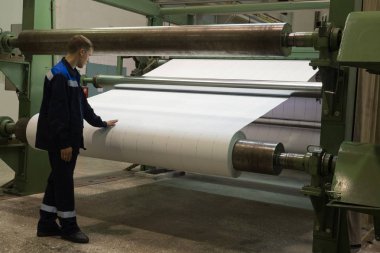 St. Petersburg, Rusya - 30 Ağustos 2018: Baskı Atölyesi nane. Özel kağıt yüksek teknoloji ürünleri imalatı. Döner matbaa