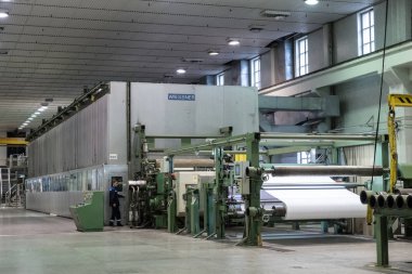 St. Petersburg, Rusya - 30 Ağustos 2018: Baskı Atölyesi nane. Özel kağıt yüksek teknoloji ürünleri imalatı. Döner matbaa