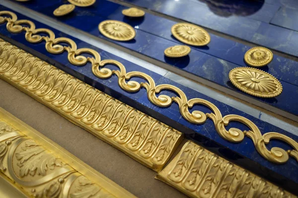 St. Petersburg, Rusya Federasyonu-Ağustos 28, 2018: ın Catherine Palace, St. Selo restorasyon atölyelerde, parçalar yapılır İkinci Dünya Savaşı sırasında tahrip edildi Lyons hall için değerli lazurite maden.