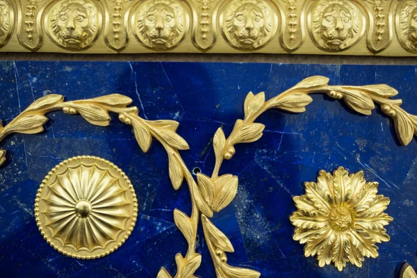 St. Petersburg, Rusya Federasyonu-Ağustos 28, 2018: ın Catherine Palace, St. Selo restorasyon atölyelerde, parçalar yapılır İkinci Dünya Savaşı sırasında tahrip edildi Lyons hall için değerli lazurite maden.