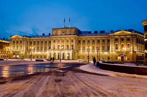 俄罗斯圣彼得堡 2011年1月5日 马林斯基宫是圣艾萨克广场的一部分 由建筑师 Stakenshneider 在19世纪设计 — 图库照片