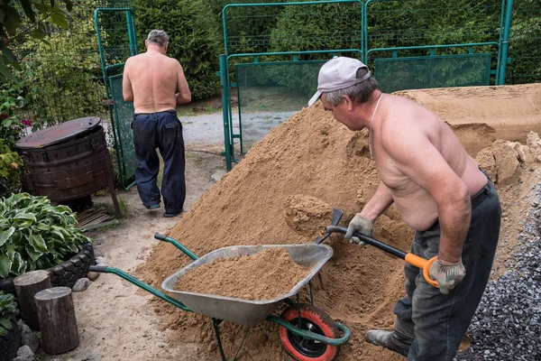 San Petersburgo Rusia Agosto 2018 Constructores Contratados Empresarios Individuales Hacen —  Fotos de Stock