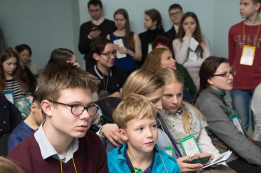 St. Petersburg, Rusya - 7 Şubat 2018: XIV Baltık bilimsel Mühendislik Yarışması (Bnik). Genç yetenekli çocuklar, okul buluşları jüriye sundu.