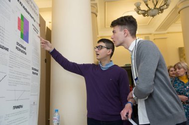 St. Petersburg, Rusya - 7 Şubat 2018: XIV Baltık bilimsel Mühendislik Yarışması (Bnik). Genç yetenekli çocuklar, okul buluşları jüriye sundu.
