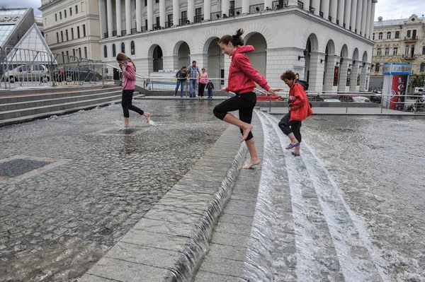 Kiev Ukraina Maj 2009 Helgen Huvudgatan Staden Khreshchatyk Blir Fotgängare — Stockfoto