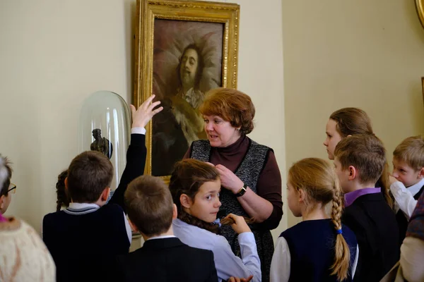 Crianças em excursões no Museu Russo — Fotografia de Stock