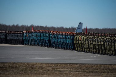 İlk zaferin onuruna yürüyüşünden önce eğitim 