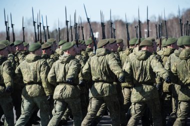 İlk zaferin onuruna yürüyüşünden önce eğitim 