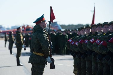 İlk zaferin onuruna yürüyüşünden önce eğitim 