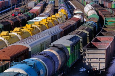  Yük taşımacılığı için sıralama tren istasyonunun üst görünümü. 