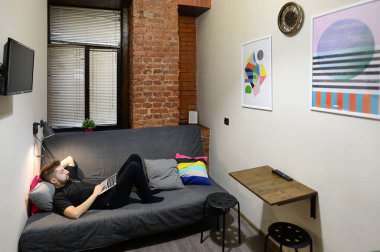 Loft tarzında Gençlik Dairesi oteli. Iç