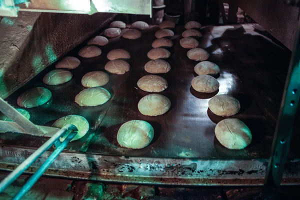 Padaria industrial para assar pão comum — Fotografia de Stock
