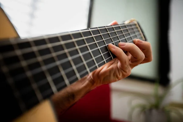Man Playing Acoustic Guitar — Stock Photo, Image