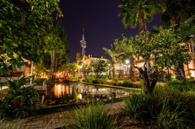Tel Aviv Sarona manzarası gece görünümü. Gece şehir Tel-Aviv
